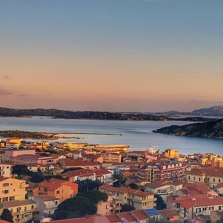 Appartamento Vista Mare A La Maddalena Екстер'єр фото