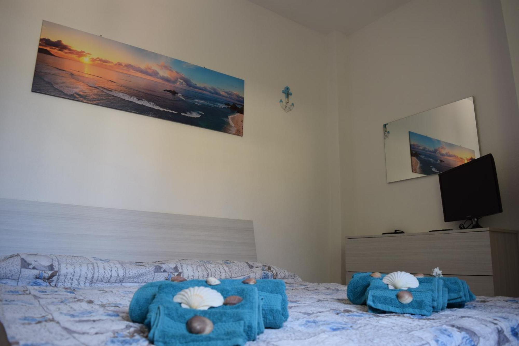 Appartamento Vista Mare A La Maddalena Екстер'єр фото